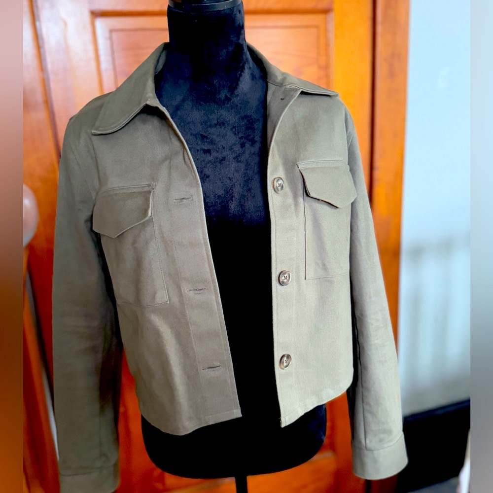 Express army green utility crop jacket. Size XS.